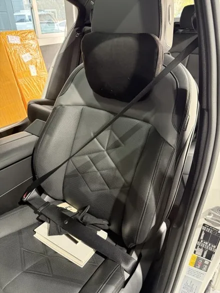 천안 BMW G60 5시리즈 안전벨트 1+2열 시공으로 실내 인테리어 분위기 변화~! / 천안시 동남구