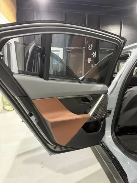 아산 BMW G60 530I 2열인터렉션바 시공으로 순정보다 더 순정같은 느낌으로 탈바꿈 / 천안시 동남구