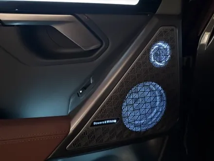 BMW G60 520I 베이스 모델 2열 인터렉션바시공 과 바우어앤윌킨스피커 엠비언트 시공으로 벤츠보다 화사해진 실내분위기 만들었습니다! / 천안시 동남구
