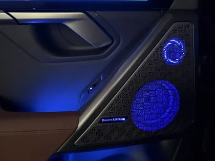 BMW G60 520I 베이스 모델 2열 인터렉션바시공 과 바우어앤윌킨스피커 엠비언트 시공으로 벤츠보다 화사해진 실내분위기 만들었습니다! / 천안시 동남구
