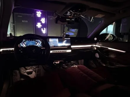 BMW G60 520I 베이스 모델 2열 인터렉션바시공 과 바우어앤윌킨스피커 엠비언트 시공으로 벤츠보다 화사해진 실내분위기 만들었습니다! / 천안시 동남구