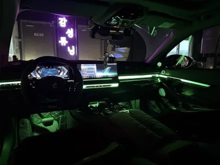 BMW G60 520I 베이스 모델 2열 인터렉션바시공 과 바우어앤윌킨스피커 엠비언트 시공으로 벤츠보다 화사해진 실내분위기 만들었습니다! / 천안시 동남구