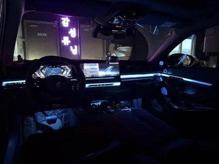BMW G60 520I 베이스 모델 2열 인터렉션바시공 과 바우어앤윌킨스피커 엠비언트 시공으로 벤츠보다 화사해진 실내분위기 만들었습니다! / 천안시 동남구