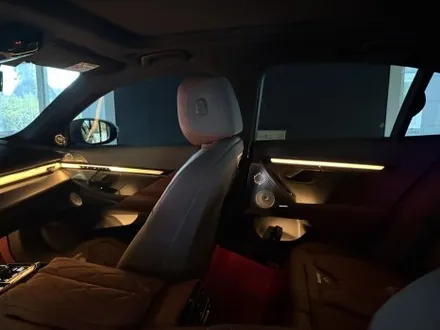 BMW 5시리즈 G60 1,2열 스피커 엠비언트와 2열 인터렉션바 시공으로 연동까지 깔끔하게 시공 / 천안시 동남구