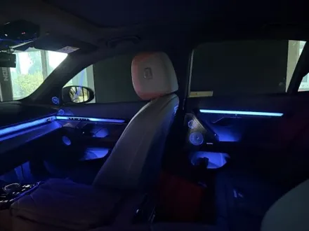 BMW 5시리즈 G60 1,2열 스피커 엠비언트와 2열 인터렉션바 시공으로 연동까지 깔끔하게 시공 / 천안시 동남구