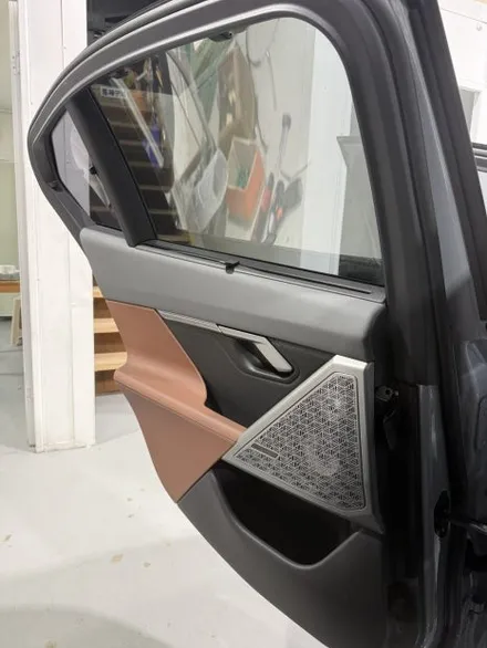 아산 BMW G60 530I 2열인터렉션바 시공으로 순정보다 더 순정같은 느낌으로 탈바꿈 / 천안시 동남구