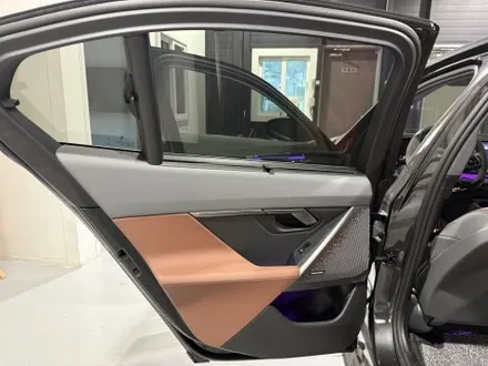 BMW G60 520I 베이스 모델 2열 인터렉션바시공 과 바우어앤윌킨스피커 엠비언트 시공으로 벤츠보다 화사해진 실내분위기 만들었습니다! / 천안시 동남구