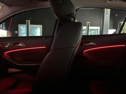 벤츠 GLA 기존 광섬유 엠비언트 제거하고 아크릴 엠비언트에 송풍구 엠비언트 까지 시공해드렸습니다. / 천안시 동남구