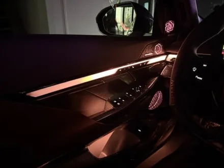 BMW G60 520I 베이스 모델 2열 인터렉션바시공 과 바우어앤윌킨스피커 엠비언트 시공으로 벤츠보다 화사해진 실내분위기 만들었습니다! / 천안시 동남구