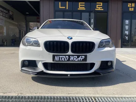 BMW 5시리즈 카본 파츠 부품 장착 및 사이드미러랩핑, 사이드 스텝 데칼 스티커 구미 랩핑 / 구미시 양호동