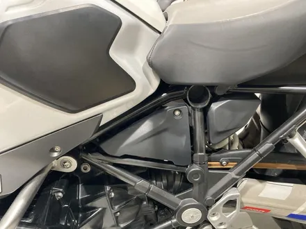 BMW R1200 바이크 PPF 카본 포인트 랩핑 구미 니트로 / 구미시 양호동
