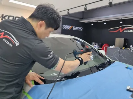 썬팅 시공과 유리막 코팅 작업으로 깔끔하게 출고된 BMW 530e! / 대구 달서구 이곡동