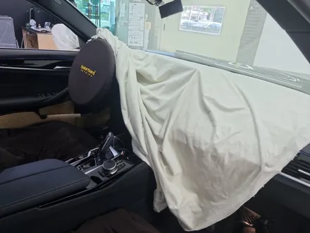 썬팅 시공과 유리막 코팅 작업으로 깔끔하게 출고된 BMW 530e! / 대구 달서구 이곡동