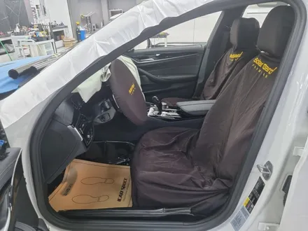 썬팅 시공과 유리막 코팅 작업으로 깔끔하게 출고된 BMW 530e! / 대구 달서구 이곡동
