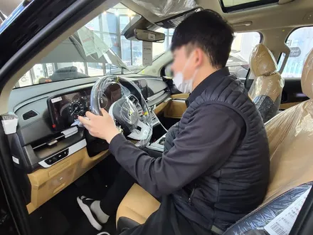 입고된 카니발에서 발견한 잔스크래치 자국 / 대구 달서구 이곡동