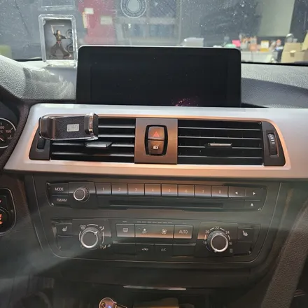 부산경남 BMW 3시리즈 F30 15인치 안드로이드 올인원 및 후방카메라 장착 오빠차에서 잘해요~