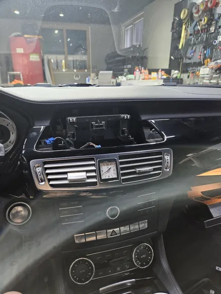 부산경남 w218 cls 2017년식 안드로이드올인원 장착작업