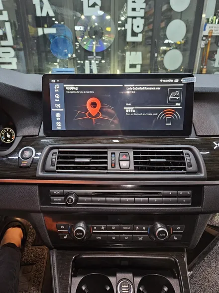 부산 BMW F10 520D NAVIFLY 7862 12.3인치 안드로이드 올인원  장착작업