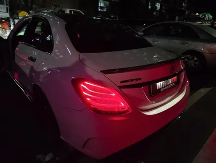 벤츠 W205 C클래스 엠비언트, 64색으로 완성하는 AMG 감성, 비용 및 시공정보 출장 시공으로 편리하게 / 구로동