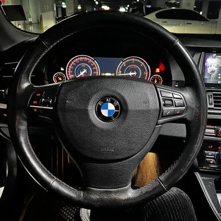 BMW F10 520d 실내 튜닝, M핸들과 15인치 올인원 비용은 얼마인가요? / 구로동