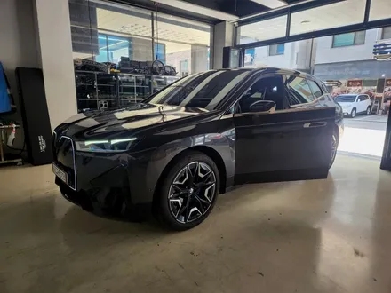 인천 BMW iX M60, M70 그릴 바디킷 교체로 분위기 반전, 아이코닉 글로우 시공후기, 그릴교체비용과 과정공개 / 구로동