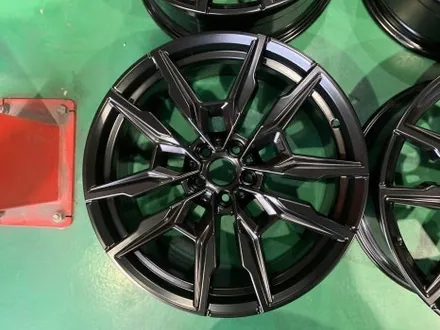 전주 휠복원 BMW휠수리 850i 유광블랙 휠도색으로 반전느낌 / 구로동