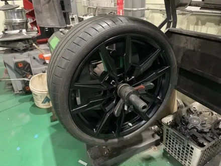전주 휠복원 BMW휠수리 850i 유광블랙 휠도색으로 반전느낌 / 구로동