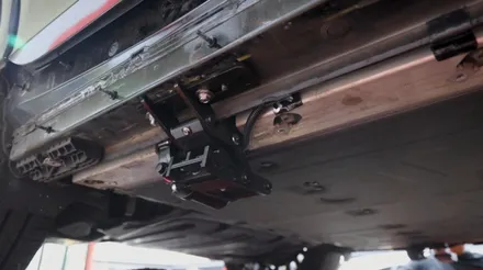 벤츠 EQS SUV 사이드 스텝 파손 시, 순정 사이드 스커트와 전동 발판 중 어떤 것이 나을까? / 구로동