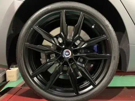 전주 휠복원 BMW휠수리 850i 유광블랙 휠도색으로 반전느낌 / 구로동