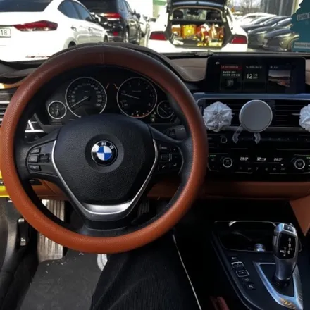 BMW F30 320i, 신형 계기판·M핸들·12.3인치 올인원까지 정말 필요한 업그레이드일까? | 부산점 / 구로동