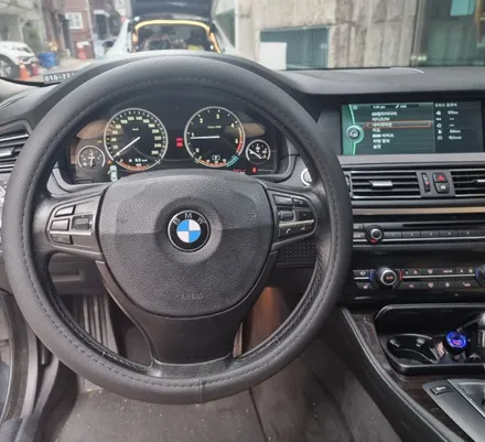 BMW 520D M핸들교체 인천 안드로이드 올인원 네비게이션교체 컬러핸들 커스텀 튜닝 전국방문출장업체에서 시공후기 / 구로동