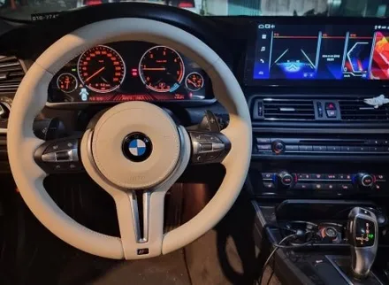 BMW 520D M핸들교체 인천 안드로이드 올인원 네비게이션교체 컬러핸들 커스텀 튜닝 전국방문출장업체에서 시공후기 / 구로동