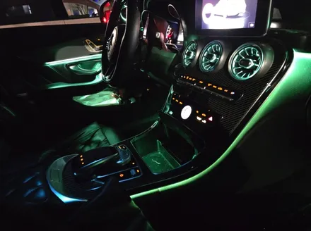 벤츠 W205 C클래스 엠비언트, 64색으로 완성하는 AMG 감성, 비용 및 시공정보 출장 시공으로 편리하게 / 구로동