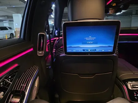 벤츠 W223 S580 피아노트림, 액티브엠비언트 출장시공 후기 4D 전동 부메스터, S클래스 고퀄리티 출장시공 / 구로동