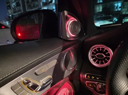 벤츠 W205 C클래스 엠비언트, 64색으로 완성하는 AMG 감성, 비용 및 시공정보 출장 시공으로 편리하게 / 구로동