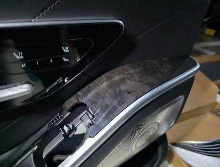 벤츠 W223 S580 피아노트림, 액티브엠비언트 출장시공 후기 4D 전동 부메스터, S클래스 고퀄리티 출장시공 / 구로동