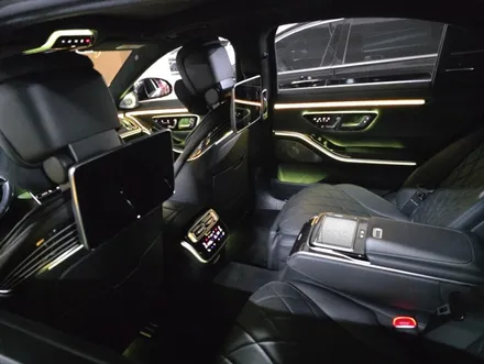 벤츠 W223 S580 피아노트림, 액티브엠비언트 출장시공 후기 4D 전동 부메스터, S클래스 고퀄리티 출장시공 / 구로동