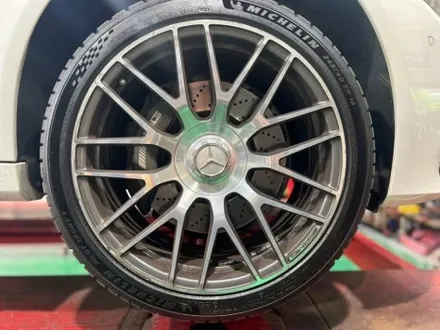 수원휠복원 벤츠 C63AMG 매트블랙 휠도색 수원벤츠휠복원전문업체! / 구로동