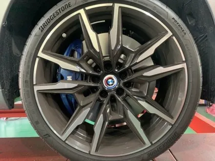 전주 휠복원 BMW휠수리 850i 유광블랙 휠도색으로 반전느낌 / 구로동
