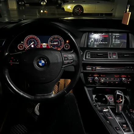 BMW F10 520d 실내 튜닝, M핸들과 15인치 올인원 비용은 얼마인가요? / 구로동