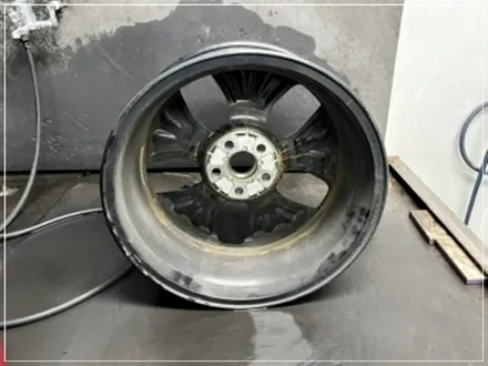 카니발 KA4 컷팅휠 용인 휠복원! 휠밸런스, tpms 체크까지 / 구로동