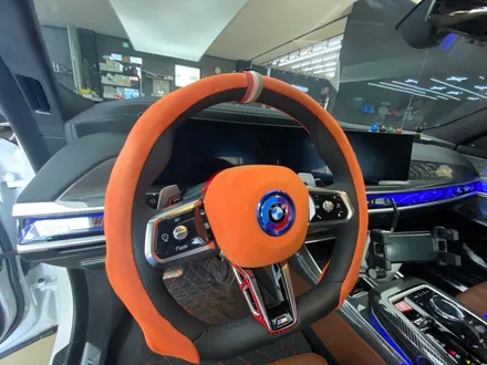 인천 BMW G70 실내 튜닝, m핸들 앰비언트 회오리트위터 시공후기. 실내 감성마력 변화의 시작 가격과 유지기간은? / 구로동