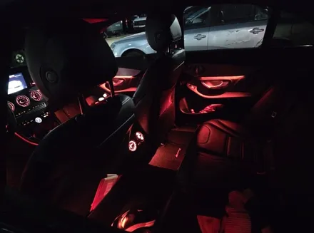 벤츠 W205 C클래스 엠비언트, 64색으로 완성하는 AMG 감성, 비용 및 시공정보 출장 시공으로 편리하게 / 구로동
