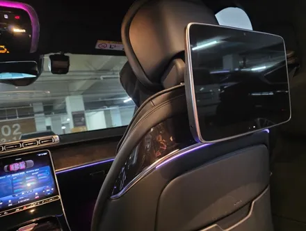 벤츠 W223 S580 피아노트림, 액티브엠비언트 출장시공 후기 4D 전동 부메스터, S클래스 고퀄리티 출장시공 / 구로동