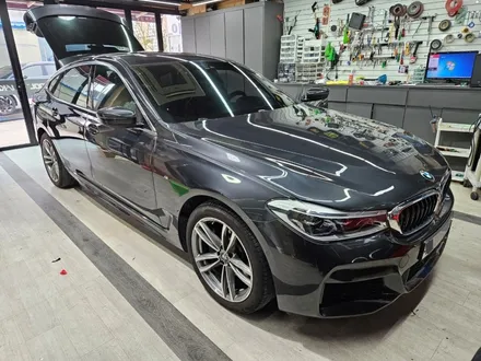 [ 브로모터스] BMW6시리즈 아이나비 QXD8000 블랙박스 장착 및 케이셀 A 시리즈 보조배터리 장착 / 경남 거제, 통영, 창원