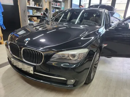 [브로모터스]BMW 7시리즈 F01 QXD7000블랙박스/파인드라이브 Fp210 보조배터리 장착 / 경남 거제, 통영, 창원