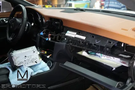 [벤츠 CLS250D 내비게이션 매립&보조배터리 이전설치] 수입차의 불편한 내비를 확~ 바꿔드립니다. / 경남 거제, 통영, 창원