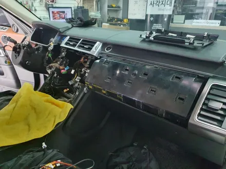 [브로모터스] 랜드로버 레인지로버 스포츠 13.3인치 모니터 lcd 공조기 모니터 핸들리모컨 ahd 후방카메라 교체 작업 / 경남 거제, 통영, 창원