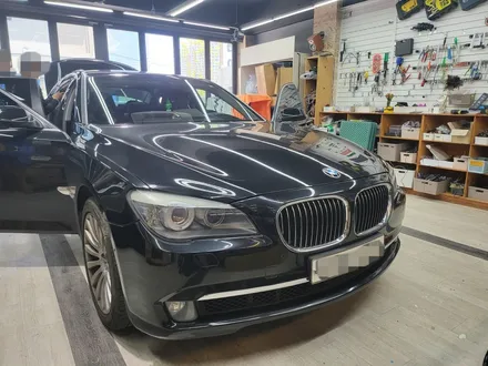 [브로모터스]BMW 7시리즈 F01 QXD7000블랙박스/파인드라이브 Fp210 보조배터리 장착 / 경남 거제, 통영, 창원