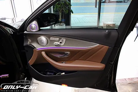 벤츠 E클래스 53AMG W213 부메스터 전동트위터  송풍구 엠비언트 장착 했습니다